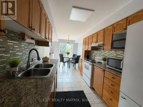 35 Binbury Way Ottawa ON K1T 4C2