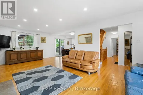 2061 Balharrie Avenue Ottawa ON K1G 1G2