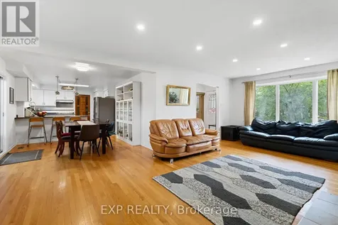 2061 Balharrie Avenue Ottawa ON K1G 1G2