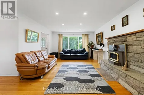 2061 Balharrie Avenue Ottawa ON K1G 1G2