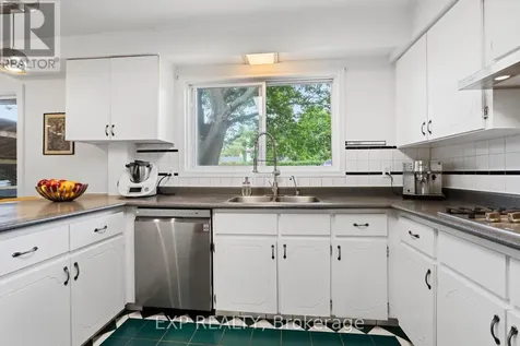 2061 Balharrie Avenue Ottawa ON K1G 1G2