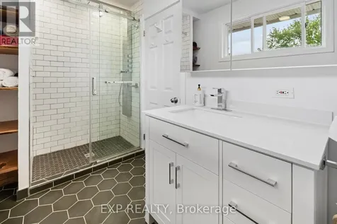 2061 Balharrie Avenue Ottawa ON K1G 1G2