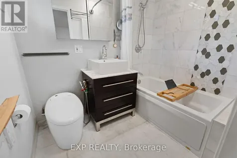 2061 Balharrie Avenue Ottawa ON K1G 1G2