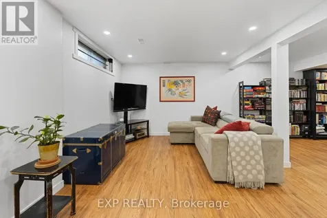 2061 Balharrie Avenue Ottawa ON K1G 1G2
