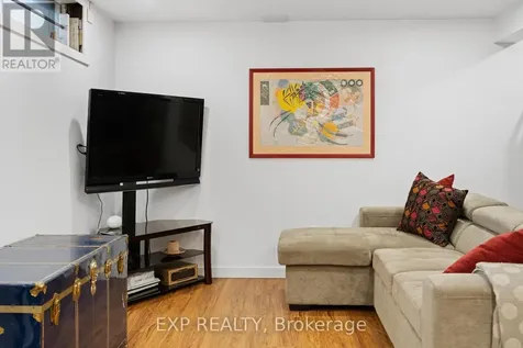 2061 Balharrie Avenue Ottawa ON K1G 1G2