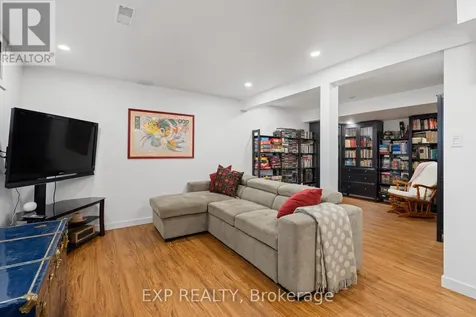 2061 Balharrie Avenue Ottawa ON K1G 1G2