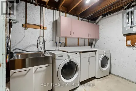 2061 Balharrie Avenue Ottawa ON K1G 1G2