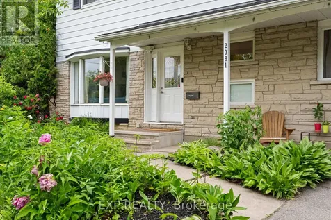 2061 Balharrie Avenue Ottawa ON K1G 1G2