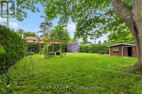2061 Balharrie Avenue Ottawa ON K1G 1G2