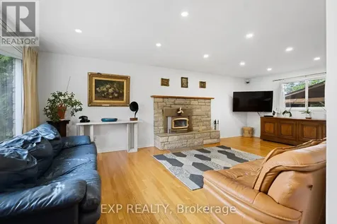 2061 Balharrie Avenue Ottawa ON K1G 1G2