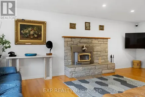 2061 Balharrie Avenue Ottawa ON K1G 1G2