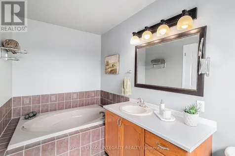 564 Renaissance Drive Ottawa ON K4A 4E9