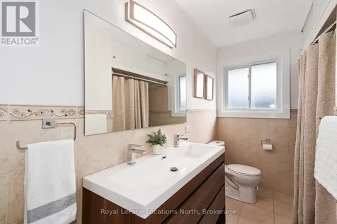 258 Fourth Street West Collingwood ON L9Y 1S2