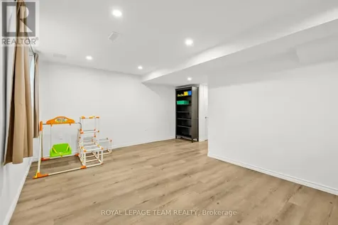 91 Winnegreen Court Ottawa ON K1G 5S4