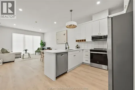 364 Grand Avenue East Chatham ON N7L 0H5