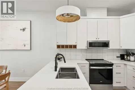 364 Grand Avenue East Chatham ON N7L 0H5