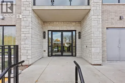 364 Grand Avenue East Chatham ON N7L 0H5