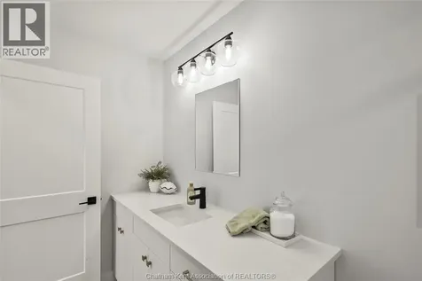 364 Grand Avenue East Chatham ON N7L 0H5