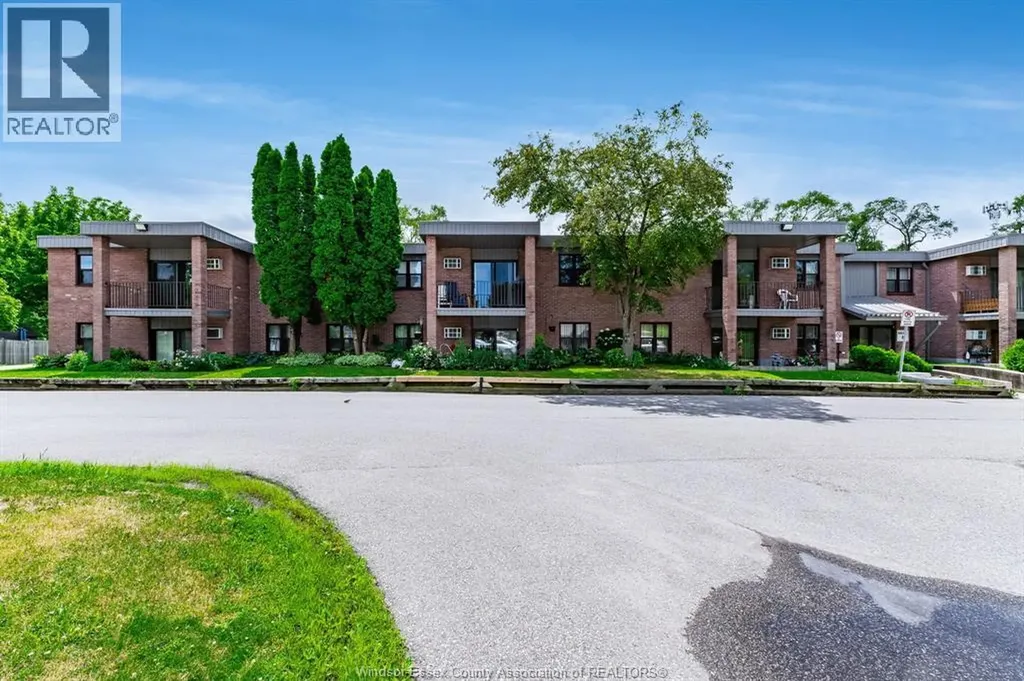 12 Montgomery Wallaceburg ON N8A 5B5