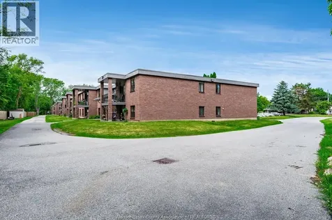 12 Montgomery Wallaceburg ON N8A 5B5