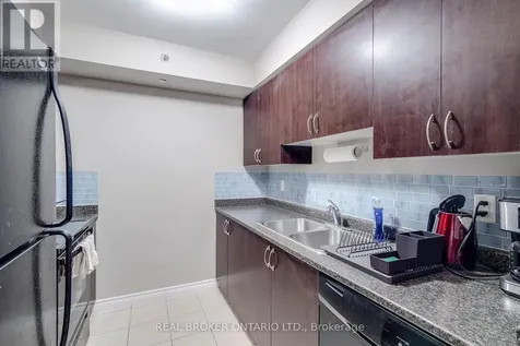 35 Saranac Boulevard Toronto (englemount-lawrence) ON M6A 2G4