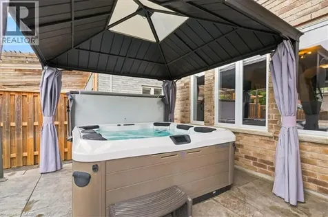 921 Eden Oak Court Kitchener ON N2A 0H4