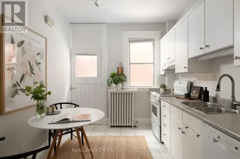 33 Atlas Avenue Toronto (humewood-cedarvale) ON M6C 3N8