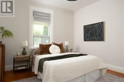 33 Atlas Avenue Toronto (humewood-cedarvale) ON M6C 3N8