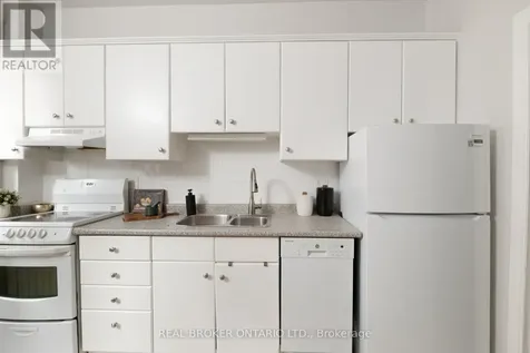 33 Atlas Avenue Toronto (humewood-cedarvale) ON M6C 3N8