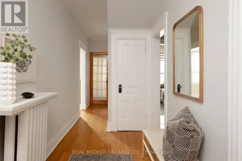 33 Atlas Avenue Toronto (humewood-cedarvale) ON M6C 3N8