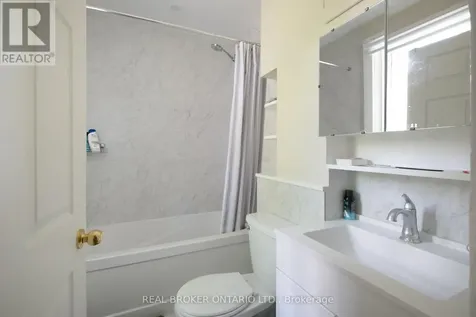 33 Atlas Avenue Toronto (humewood-cedarvale) ON M6C 3N8