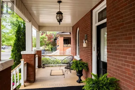 33 Atlas Avenue Toronto (humewood-cedarvale) ON M6C 3N8