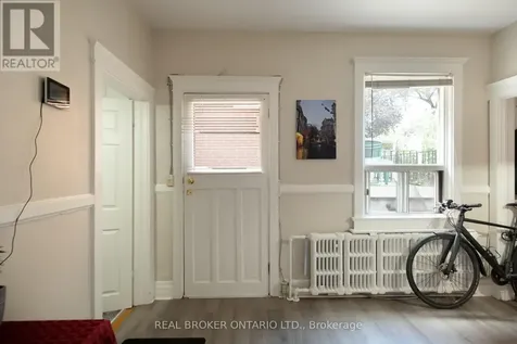 33 Atlas Avenue Toronto (humewood-cedarvale) ON M6C 3N8