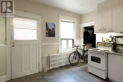 33 Atlas Avenue Toronto (humewood-cedarvale) ON M6C 3N8
