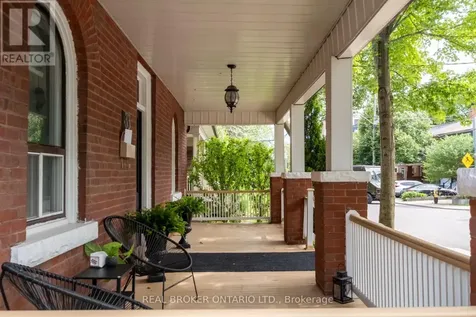 33 Atlas Avenue Toronto (humewood-cedarvale) ON M6C 3N8
