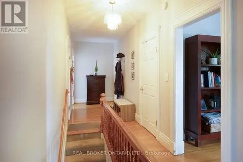 33 Atlas Avenue Toronto (humewood-cedarvale) ON M6C 3N8