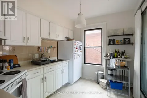 33 Atlas Avenue Toronto (humewood-cedarvale) ON M6C 3N8