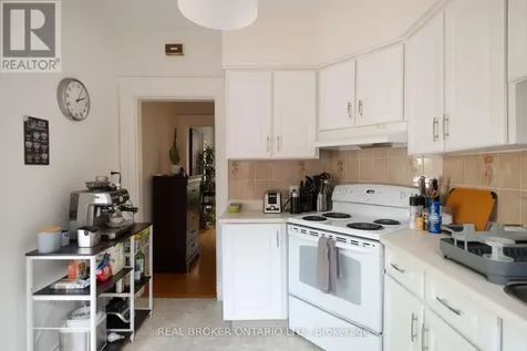 33 Atlas Avenue Toronto (humewood-cedarvale) ON M6C 3N8
