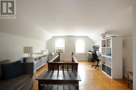 33 Atlas Avenue Toronto (humewood-cedarvale) ON M6C 3N8