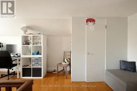 33 Atlas Avenue Toronto (humewood-cedarvale) ON M6C 3N8