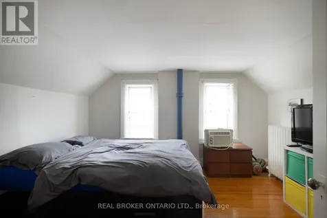 33 Atlas Avenue Toronto (humewood-cedarvale) ON M6C 3N8