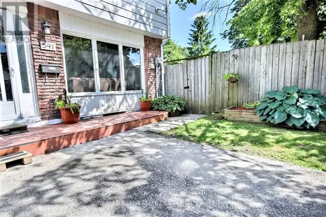 541 Parkview Crescent Cambridge ON N3H 4Z9