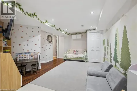 16 White Sands Court Kitchener ON N2E 3S4