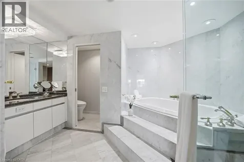 460 Queens Quay Way Toronto ON M5V 2Y5
