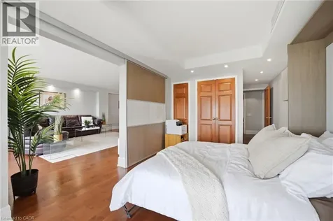 460 Queens Quay Way Toronto ON M5V 2Y5