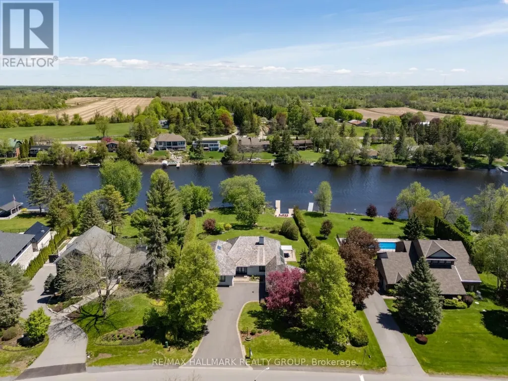 5567 South Island Park Drive Ottawa ON K4M 1J2