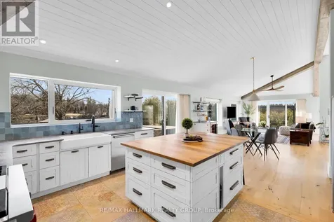 5567 South Island Park Drive Ottawa ON K4M 1J2