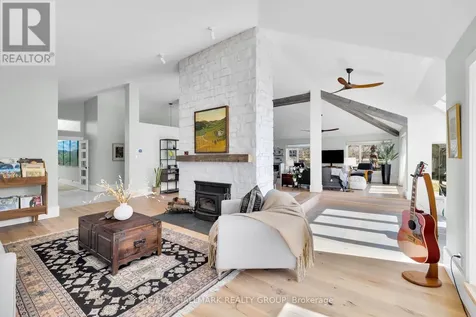 5567 South Island Park Drive Ottawa ON K4M 1J2