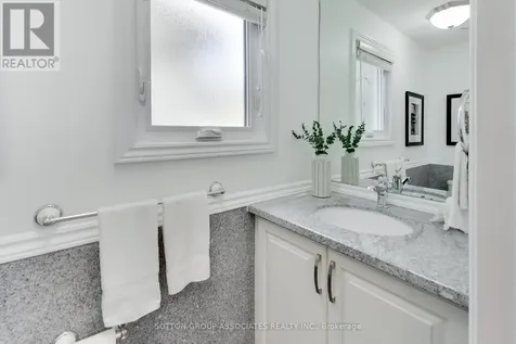 323 Lauder Avenue Toronto (oakwood Village) ON M6E 3H7