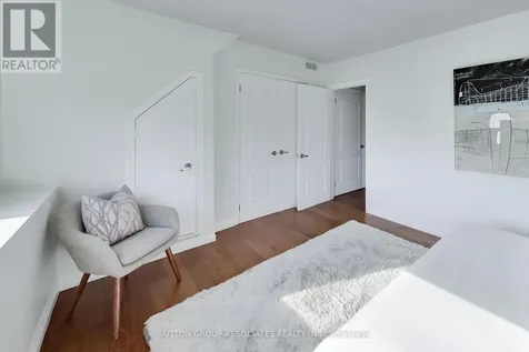 323 Lauder Avenue Toronto (oakwood Village) ON M6E 3H7